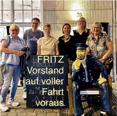 Der erweiterte Vorstand des FRITZ Familienzentrums beim ersten Ausflug (von links nach rechts): Patricia Garnadt, Pfarrer Stefan Comes, Tanja Voß, Nicole Schmid, Hilde Jansen und Carola Hehner. Nicht dabei: Katrin Groß und Eva Siebert.